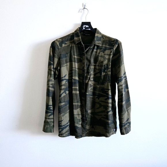 Scotch & Soda Tops - MAISON SCOTCH I XS/S Camo Button Down Shirt
